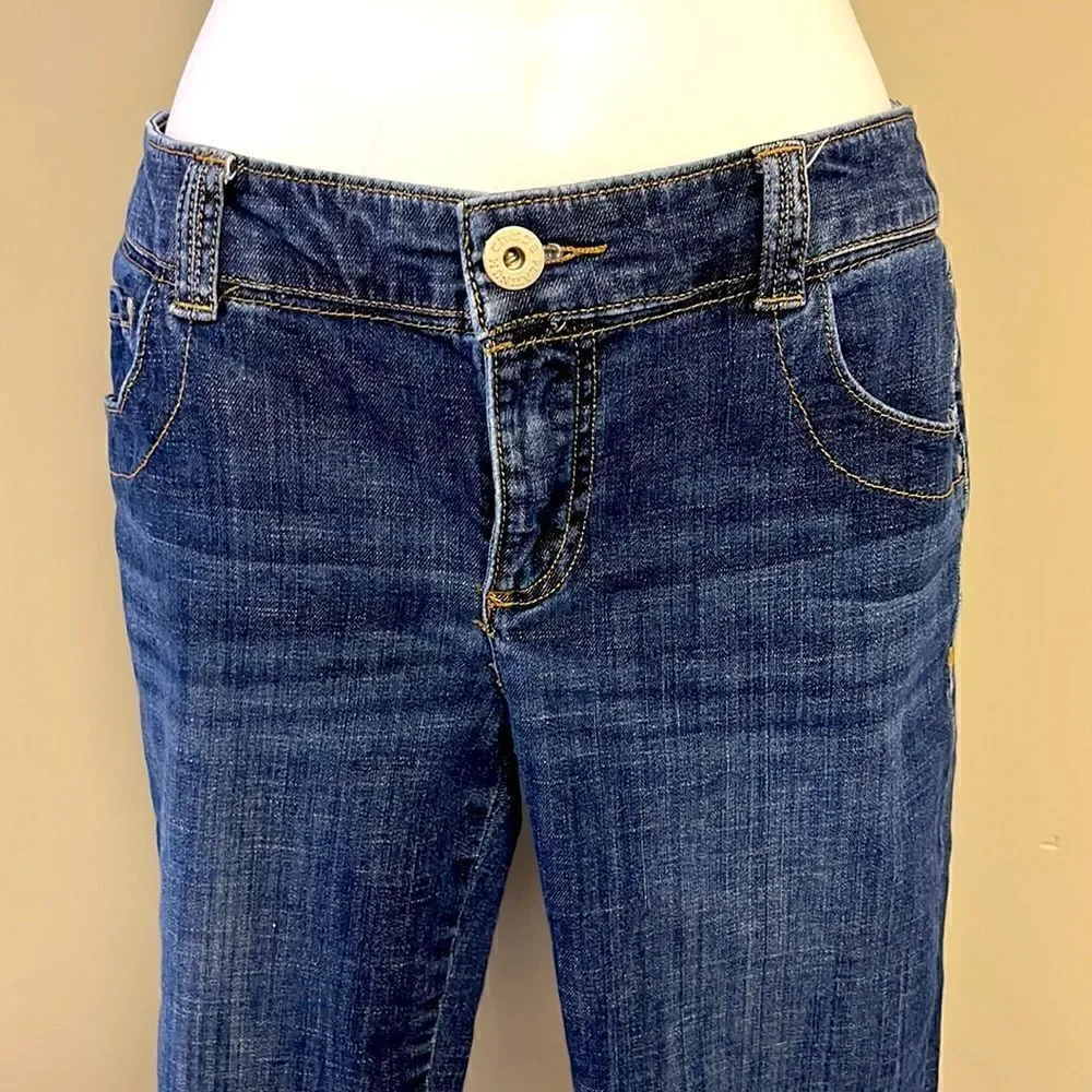 Chico’s Dark Wash Boyfriend Peddle Pushers with Vertical Back Leg Hem- Size 0